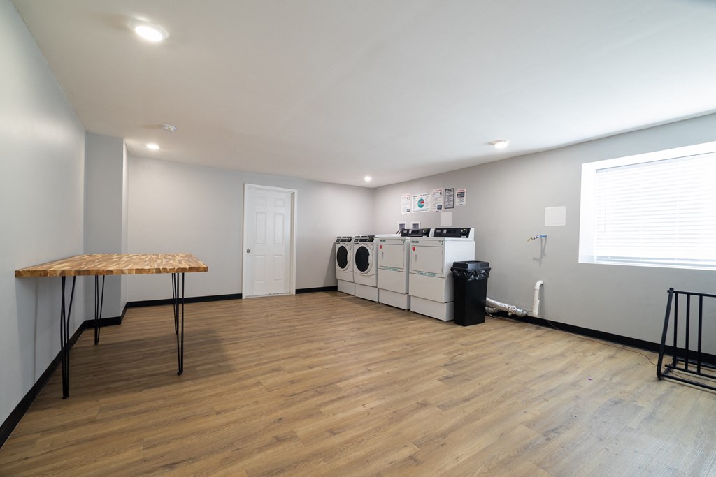 Living room with wooden flooring at Willowbrooke Apartments, New York