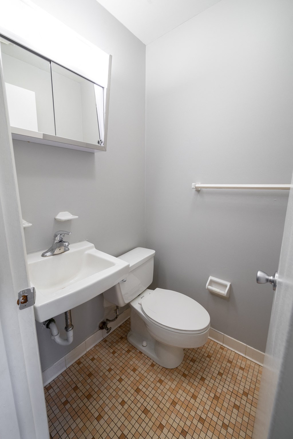 Toilet at Willowbrooke Apartments & Townhomes at 396 Willowbrooke Drive in Brockport, NY 14420