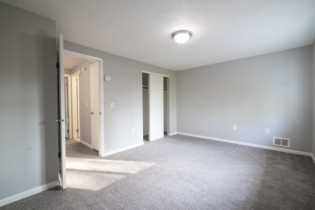 Bedroom at Willowbrooke Apartments & Townhomes at 396 Willowbrooke Drive in Brockport, NY 14420