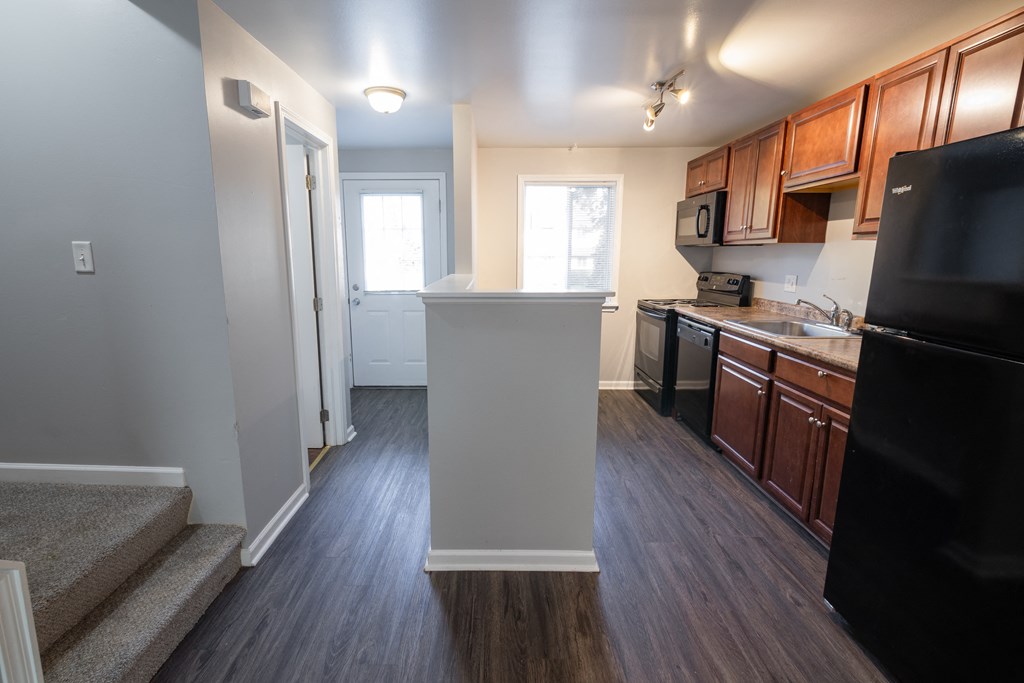 Cabinets and appliances at Willowbrooke Apartments & Townhomes at 396 Willowbrooke Drive in Brockport, NY 14420