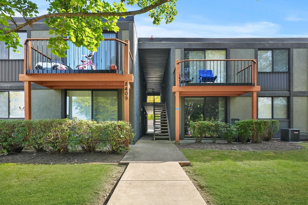 Exterior with greenery at Woodland Ridge Apartments in Woodridge, IL