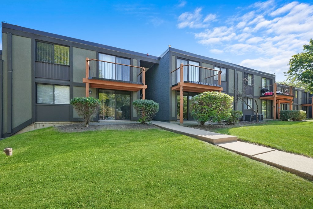 Exterior at Woodland Ridge Apartments in Woodridge, IL