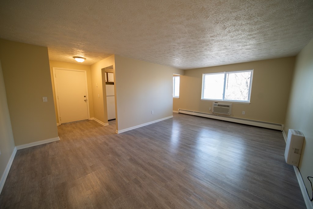 Unfurnished Living Area at Willowbrooke Apartments, Brockport, NY