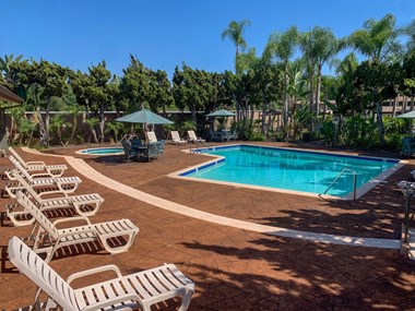 Pool with spa and pool furniture at Idylwood Apartments