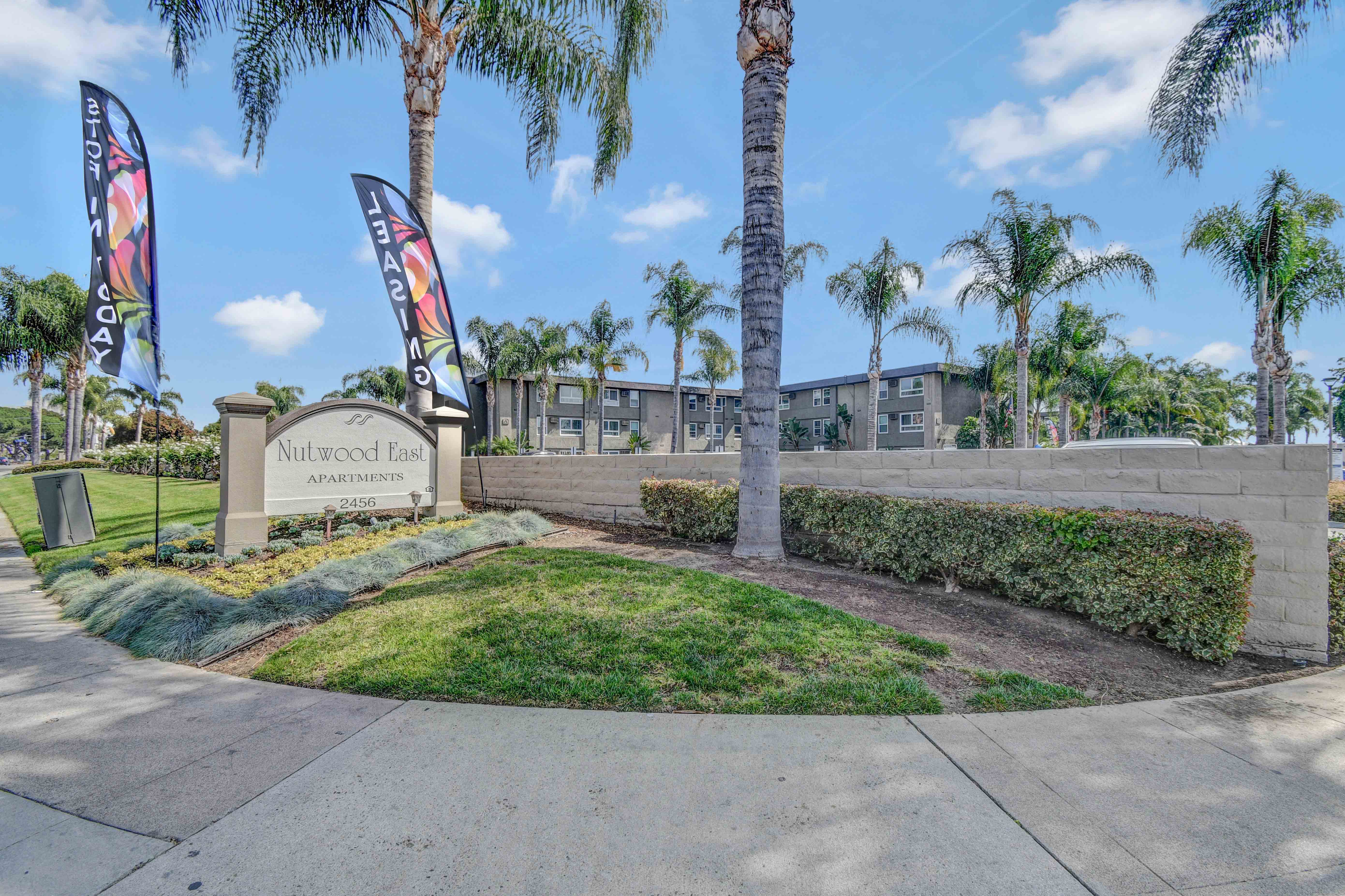 Monument sign on Nutwood Ave by the entrance to the community