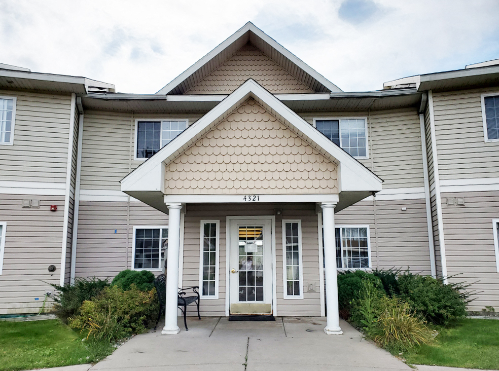 Country Village Apartments exterior, Roscommon, Michigan