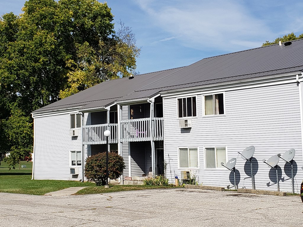 Drake Apartments exterior, Kendallville, IN