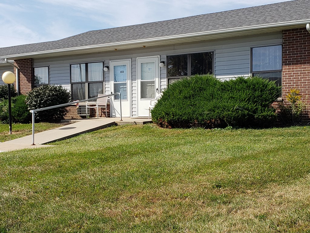 Drake Apartments exterior, Kendallville, IN