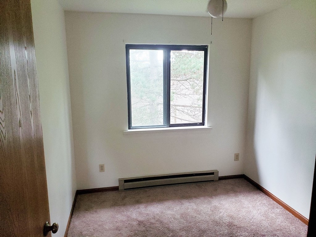 Surrey Lane Apartments bedroom, Greenville, OH