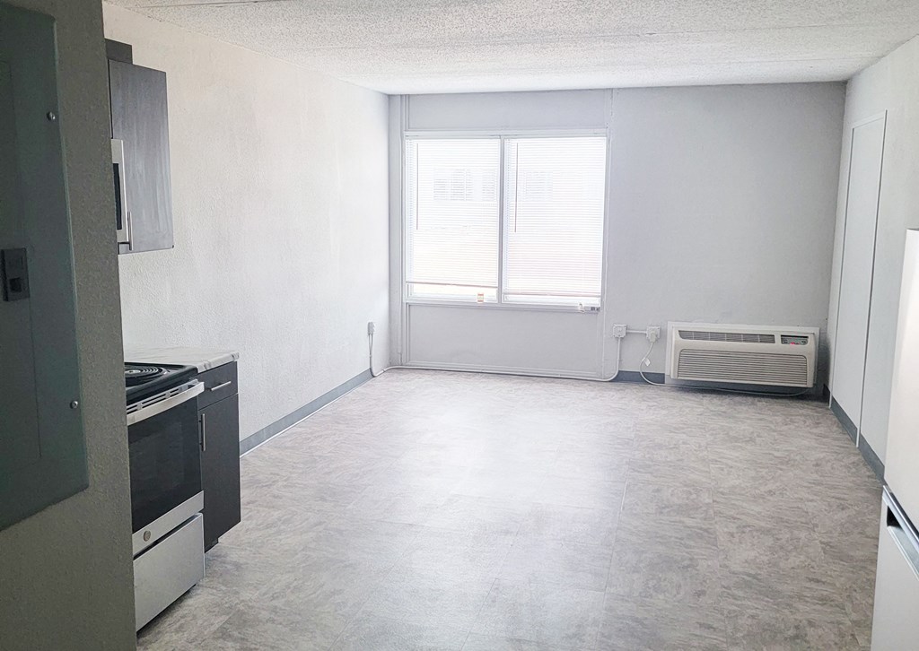 Plato's Apartments studio, Sheffield, Alabama