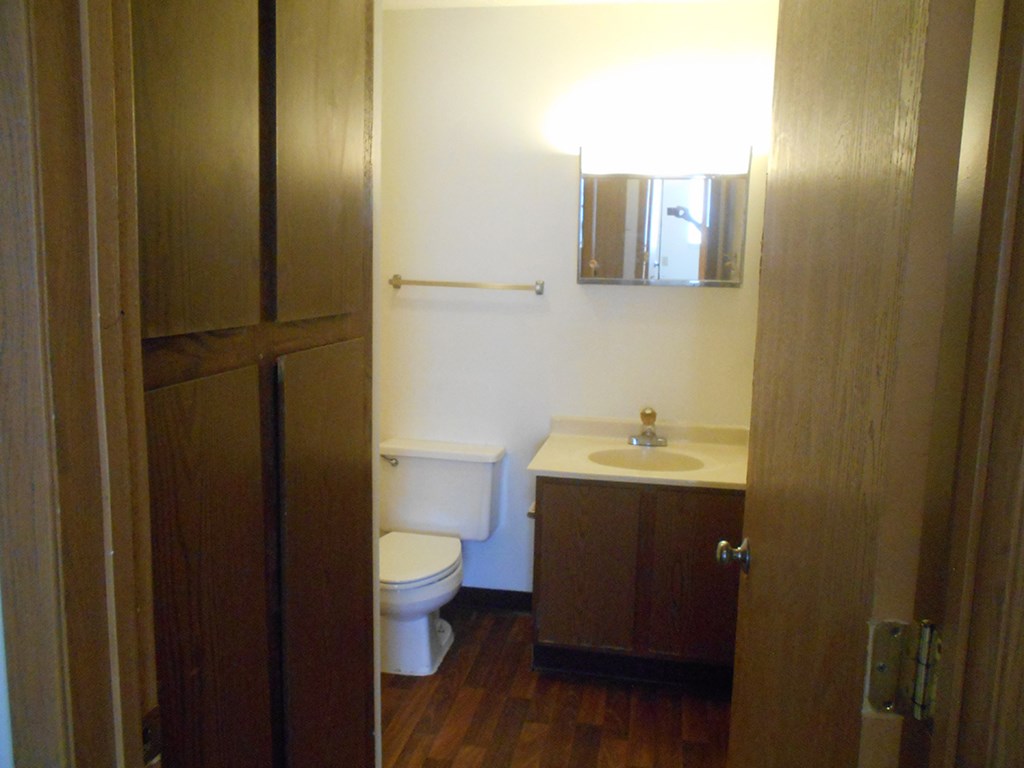 1 bedroom  Bathroom