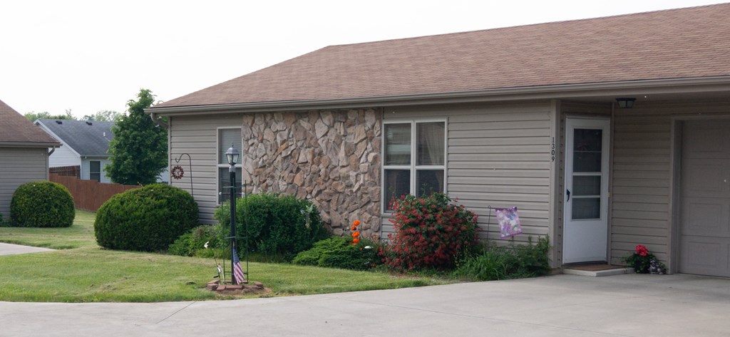 Indian Terrace Apartments exterior, Garrett, IN