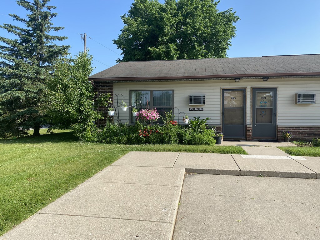 Orland Manor Apartments exterior, Orland, IN