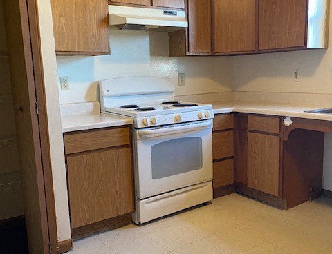Orland Manor Apartments kitchen Indiana