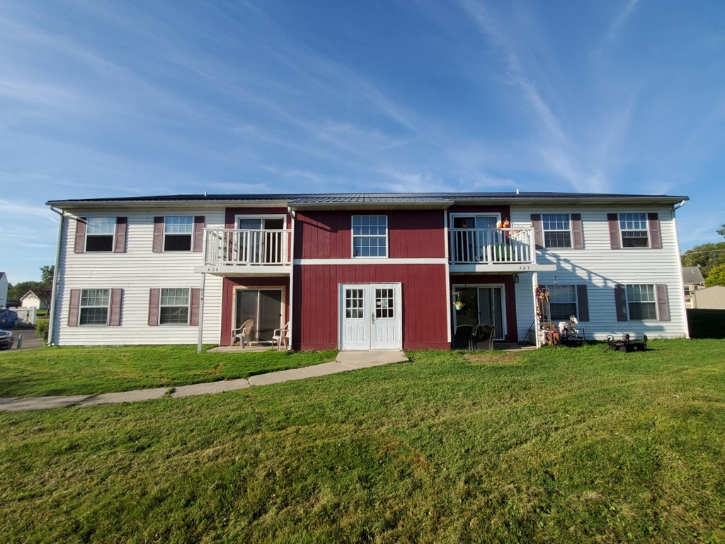 Woodland Glen Apartments exterior, Grabill, Indiana
