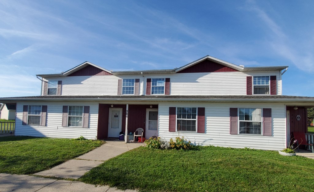 Woodland Glen Apartments exterior, Grabill, Indiana