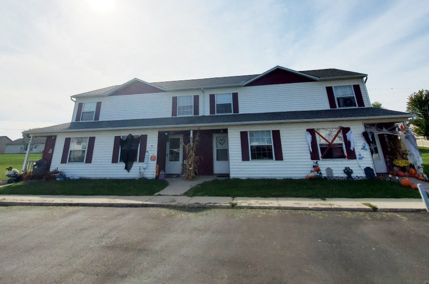 Woodland Glen Apartments exterior, Grabill, Indiana