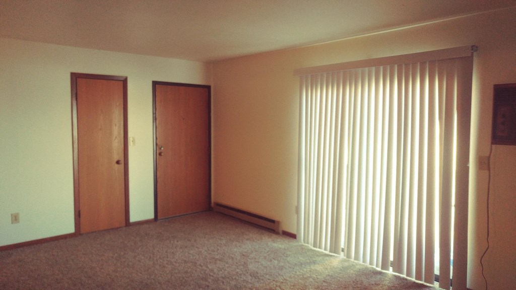 Skyline Apartments living room Markle, IN