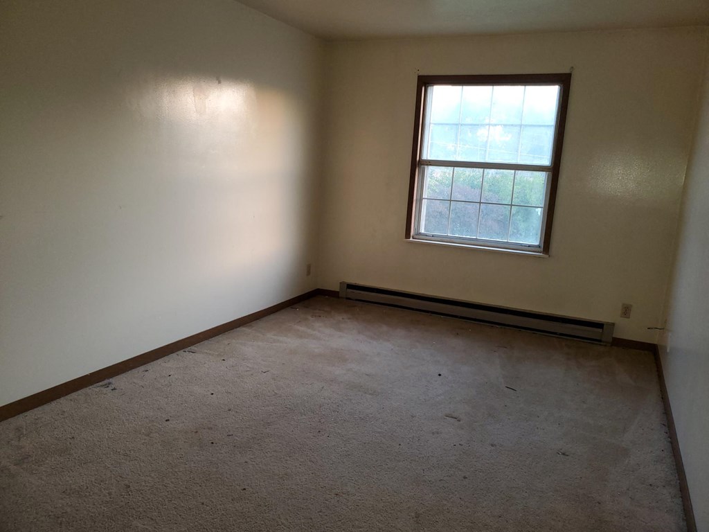 Woodland Glen Apartments bedroom, Grabill, Indiana