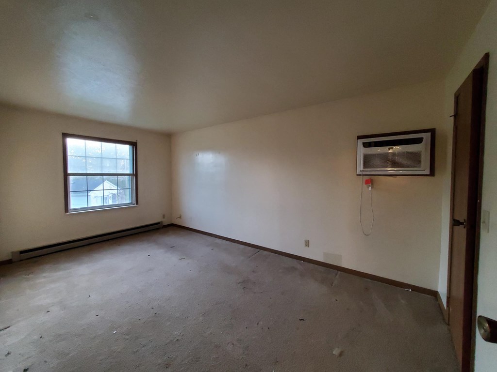 Woodland Glen Apartments bedroom, Grabill, Indiana