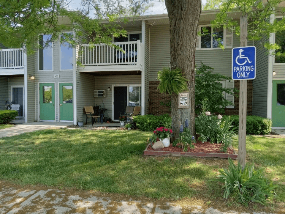a handicapped parking sign in front of a house