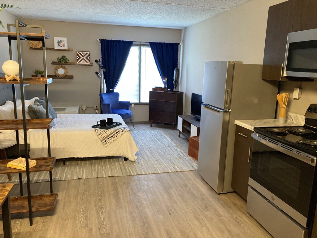 Plato's Apartments regular studio, Sheffield, Alabama