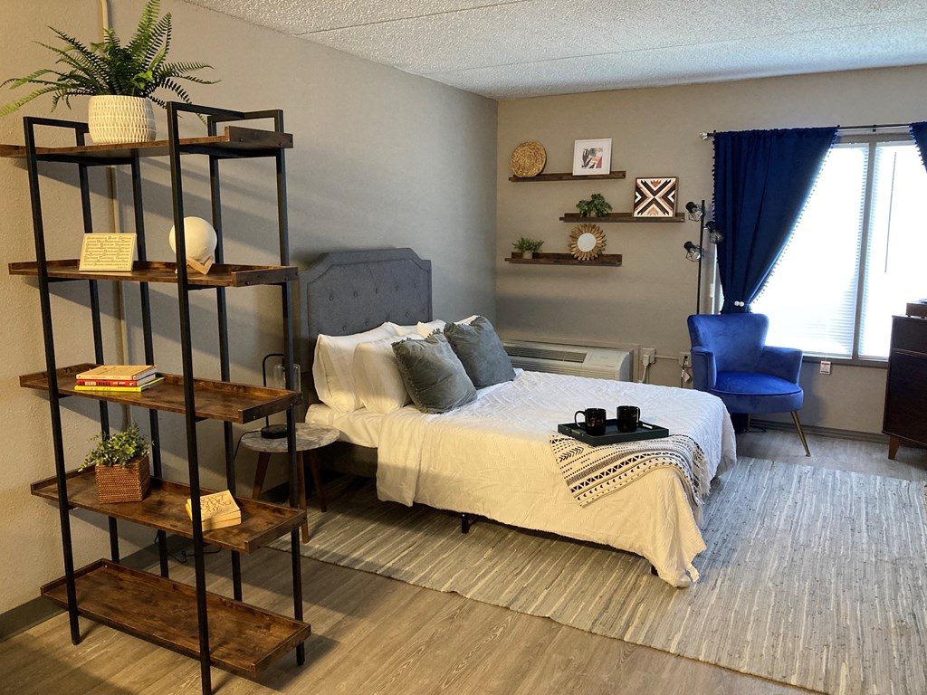 Plato's Apartments regular studio, Sheffield, Alabama