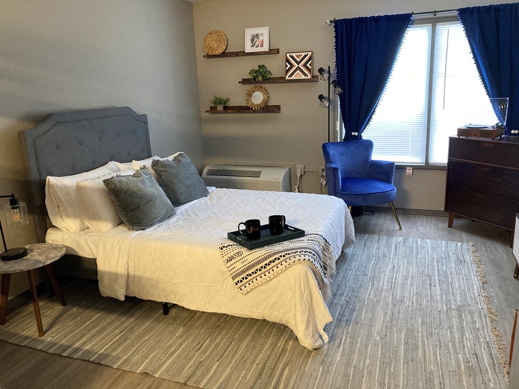 Plato's Apartments regular studio, Sheffield, Alabama