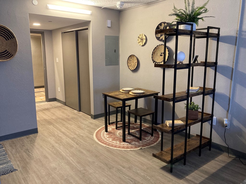 Plato's Apartments regular studio, Sheffield, Alabama