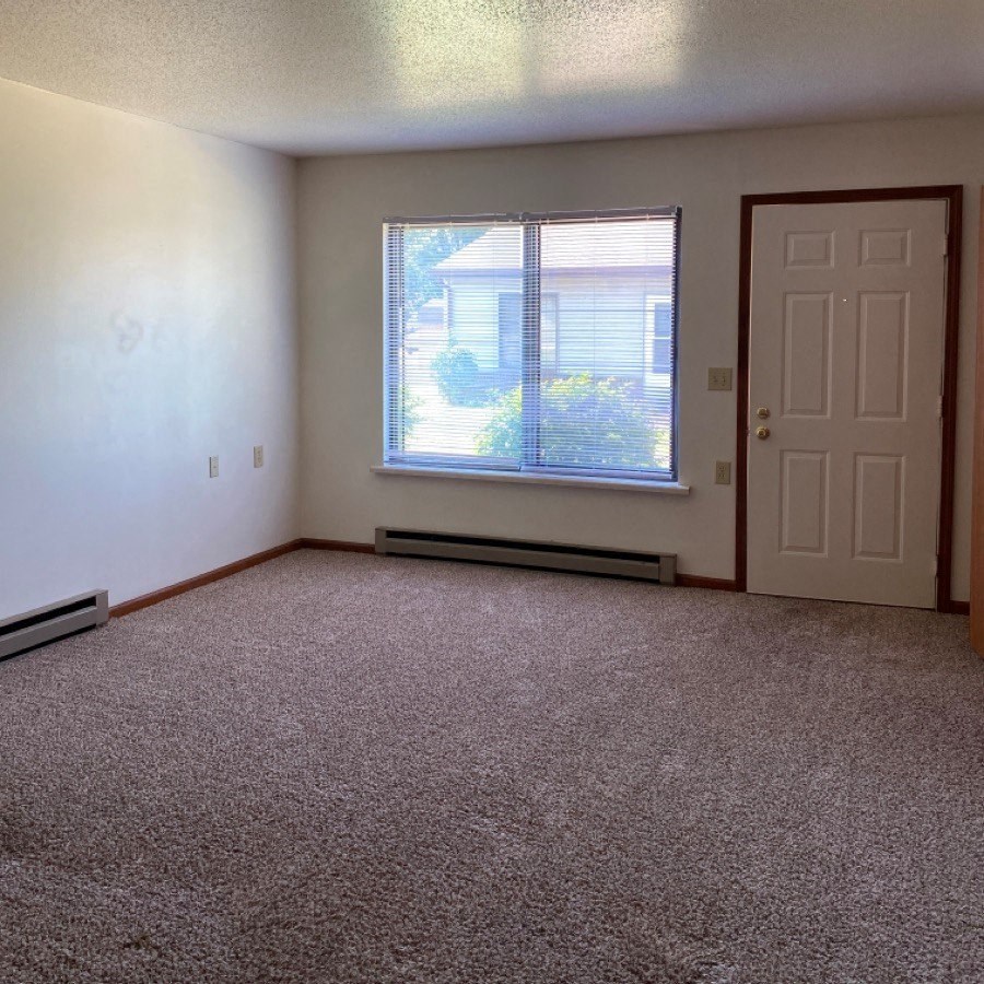 this is a photo of the living room of a 560 square foot, 1 bedroom apartment at