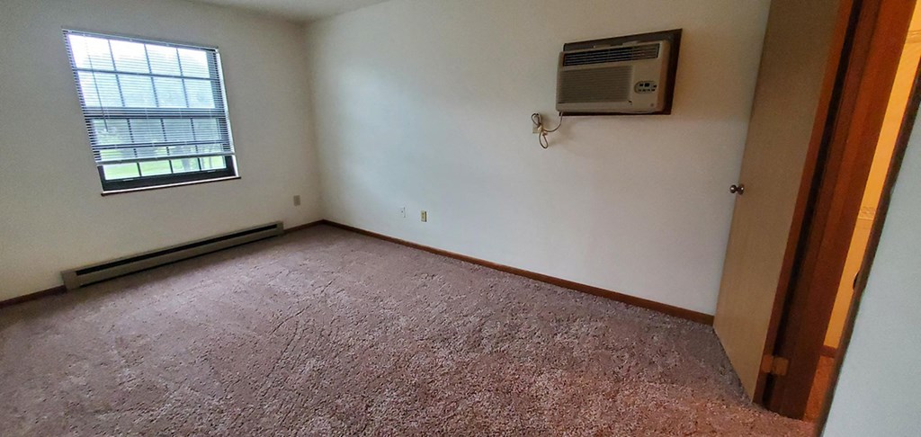 Woodland Glen Apartments bedroom, Grabill, Indiana