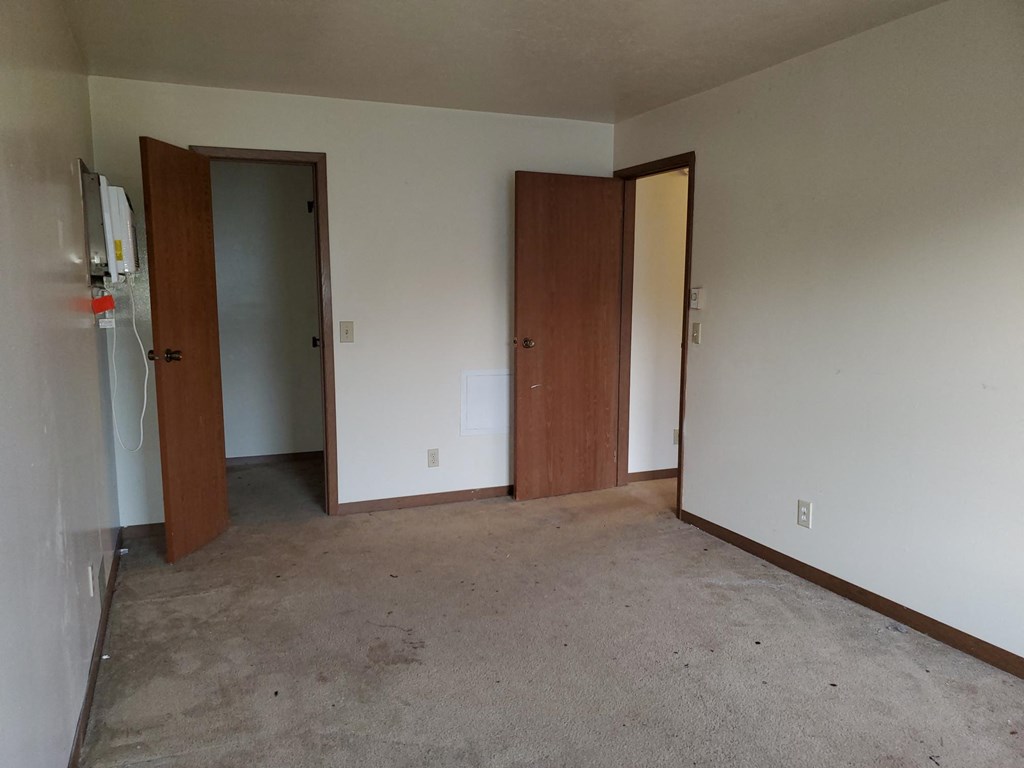 Woodland Glen Apartments bedroom, Grabill, Indiana