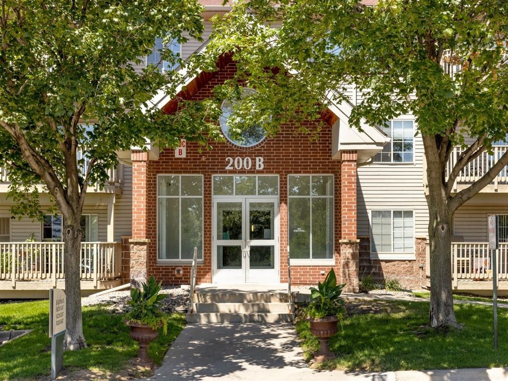 the front of the 2100 b apartments building