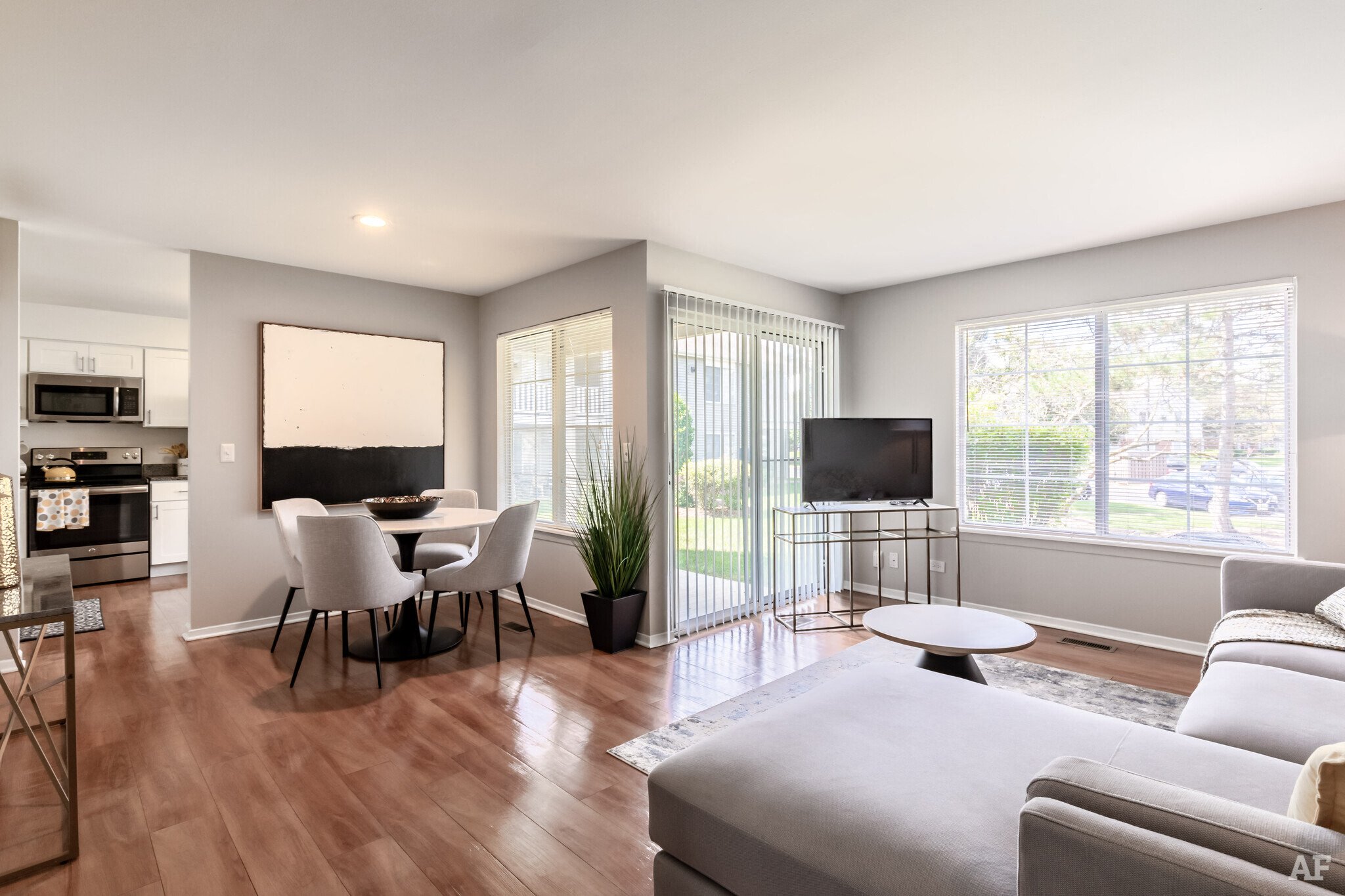 Magnolia 2bed 2 bath Livingroom