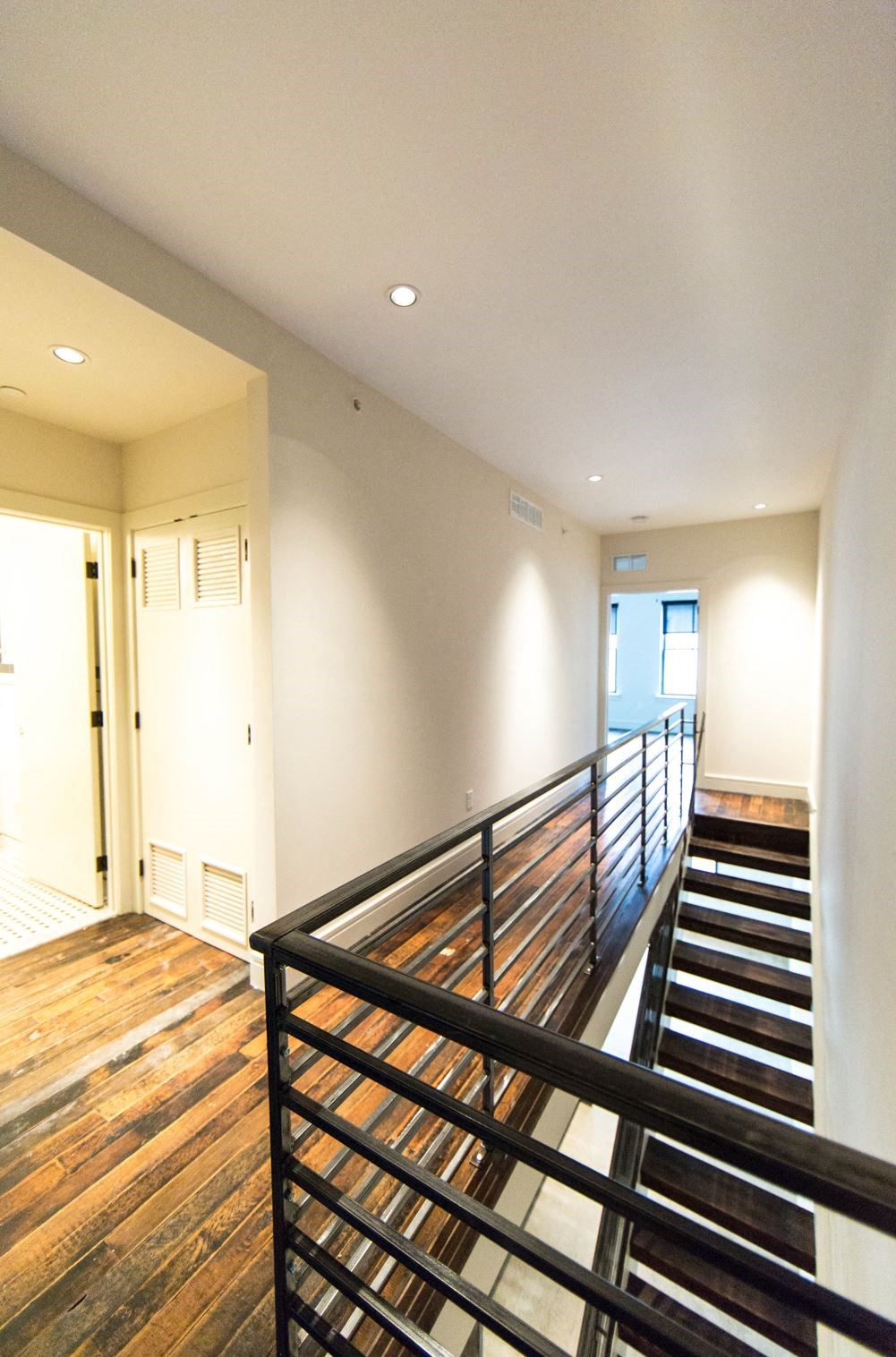 the view from the top of the stairs in a new home