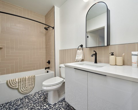 Large Soaking Tub In Bathroom at The Weaver, Philadelphia