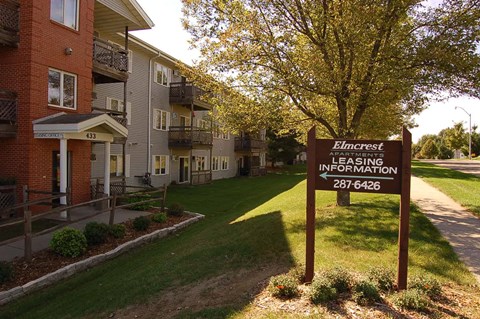 a sign in front of an apartment building