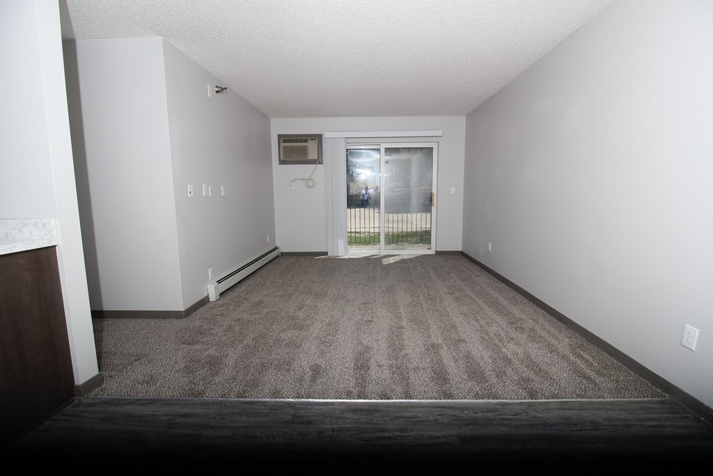 this is a photo of the living room of a 560 square foot, 1 bedroom apartment at