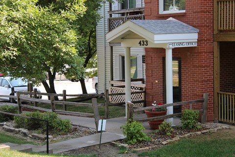 A leasing office is located in a brick building with the number 433.