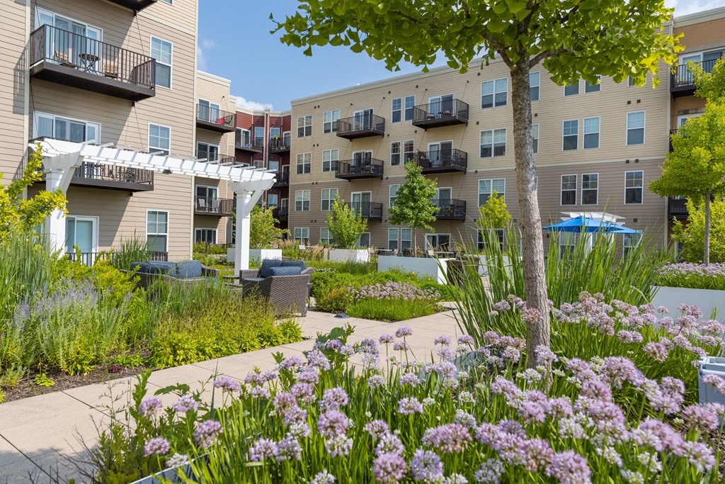 Courtyard at Elmhurst 255, Illinois, 60126