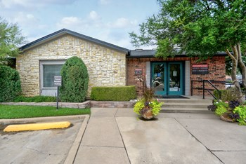 6533 E Medalist Cir 2-3 Beds Apartment, Townhouse for Rent - Photo Gallery 2