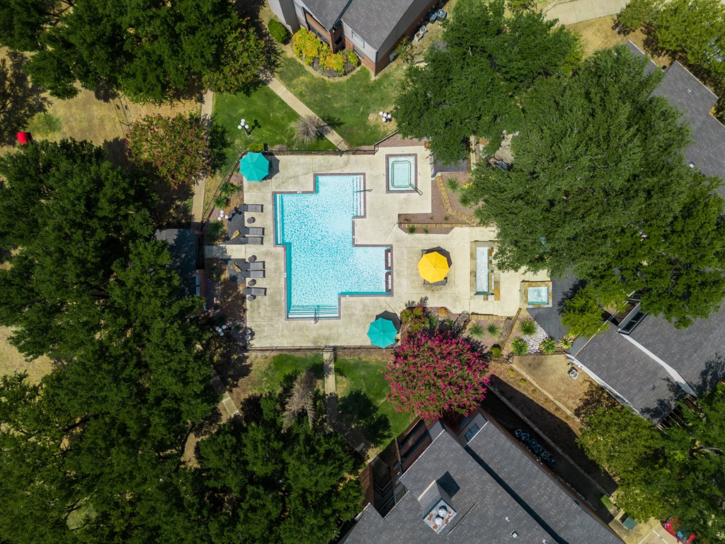 Aerial view of the swimming pool at Trinity Apartments, Irving, Texas