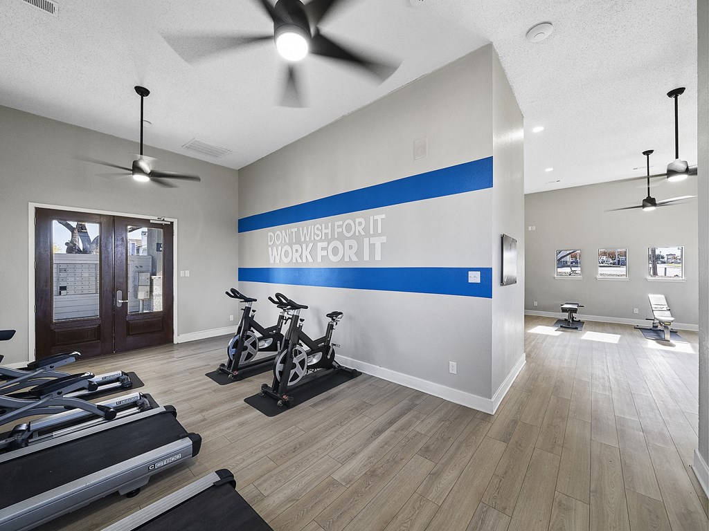 the preserve at ballantyne commons fitness room with treadmills and weights