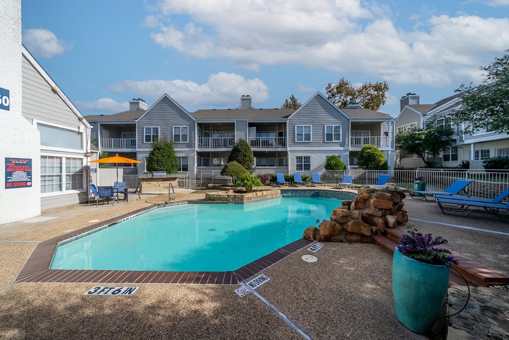 the preserve at ballantyne commons pool and apartment buildings