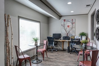 6533 E Medalist Cir 2-3 Beds Apartment, Townhouse for Rent - Photo Gallery 4