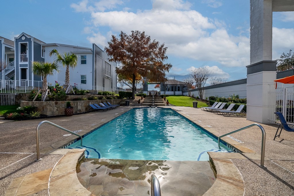 apartments with a swimming pool at the preserve at polk apartments