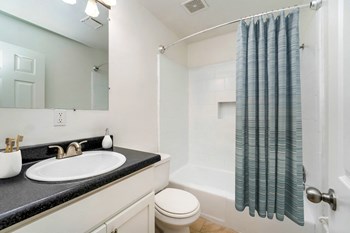 914 Winthorne Dr 1-3 Beds Apartment for Rent - Photo Gallery 4