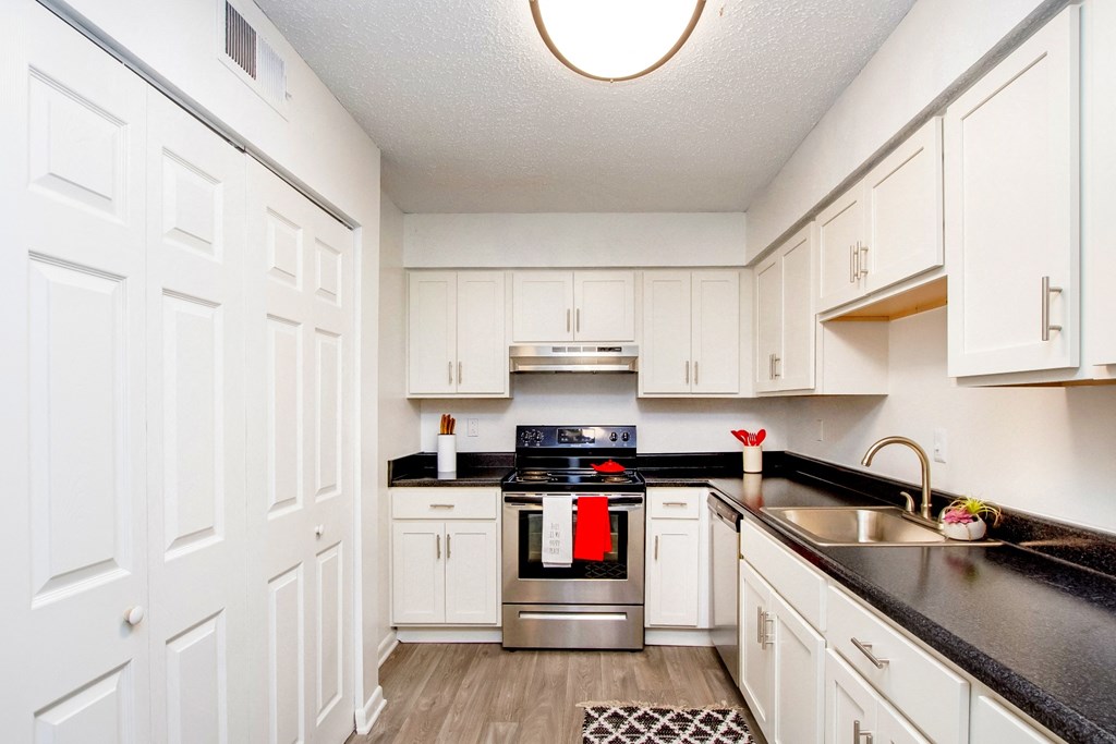 the preserve at ballantyne commons apartment kitchen with stainless steel appliances