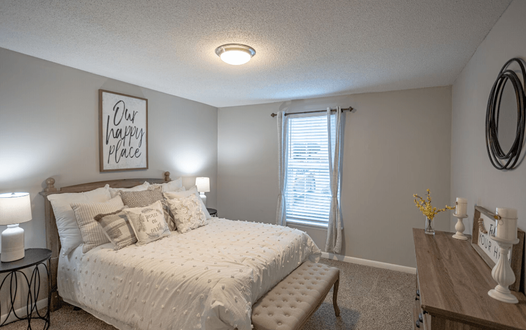 Bedroom with a bed and a desk at Willow Apartments, Tennessee, 37217