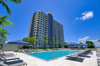 Building & Pool - Photo Gallery 4